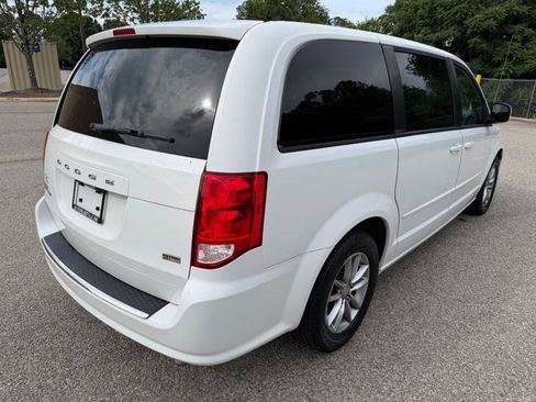 Used 2016 Dodge Grand Caravan SE FWD image 4
