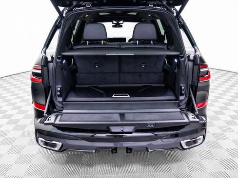 Certified 2025 BMW X7 xDrive40i w/ Executive Package image 33