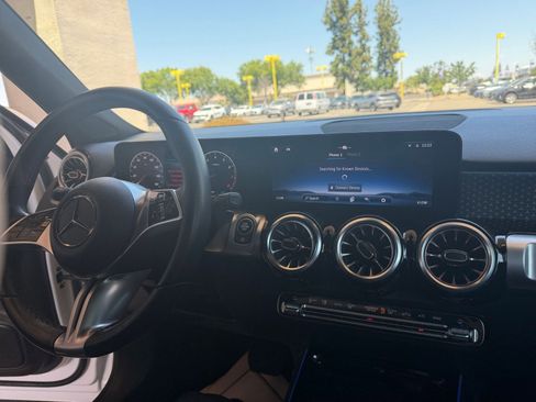 Used 2025 Mercedes-Benz GLB 250 image 37