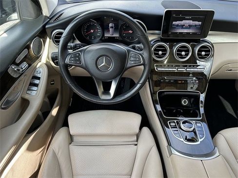 Used 2019 Mercedes-Benz GLC 300 4MATIC image 3