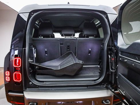 Used 2021 Land Rover Defender 90 X-Dynamic S image 27