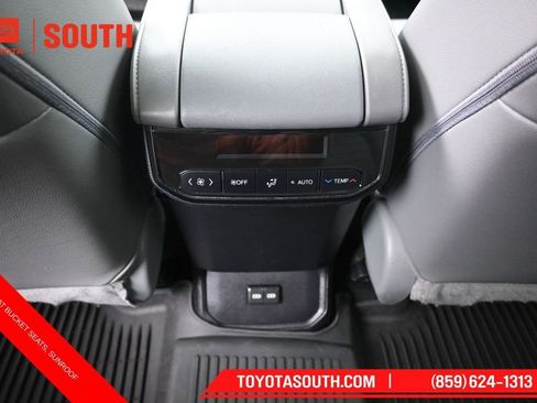 Used 2022 Toyota Highlander XLE AWD/4WD image 27