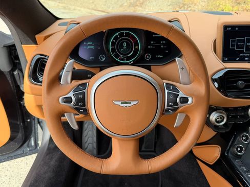 Used 2023 Aston Martin V8 Vantage Coupe image 19