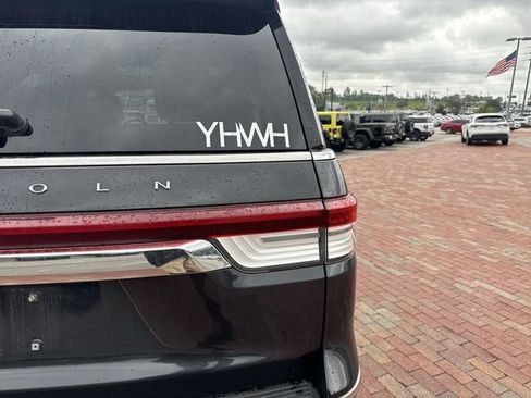Used 2022 Lincoln Navigator Reserve AWD/4WD image 11