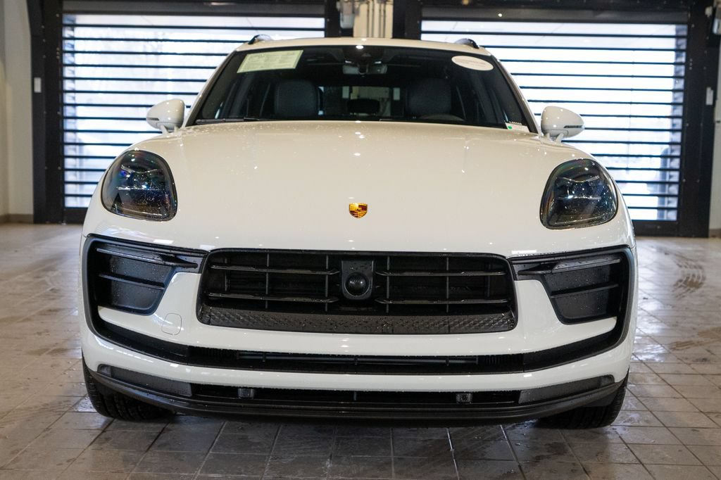 Certified 2026 Porsche Macan AWD/4WD image 6