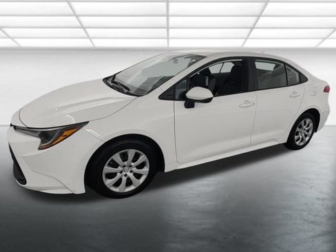 Used 2024 Toyota Corolla LE FWD image 2