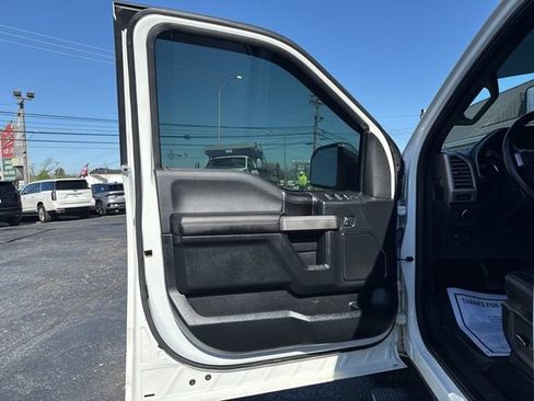 Used 2020 Ford F150 Platinum w/ Equipment Group 701A Luxury AWD/4WD image 13