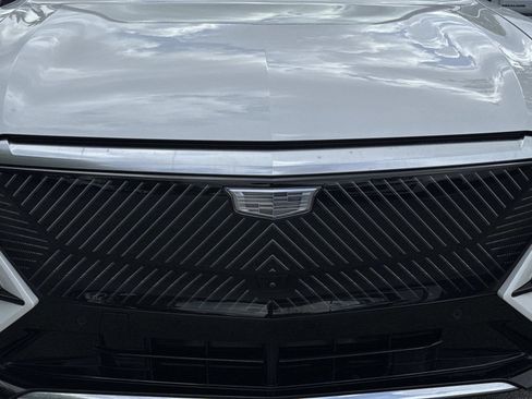 Used 2025 Cadillac Lyriq Luxury w/ LPO, Floor Liner Package AWD/4WD image 11