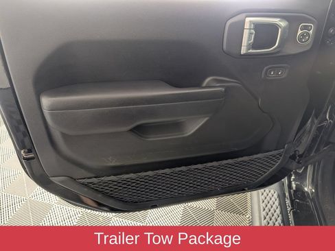 Used 2023 Jeep Gladiator Sport AWD/4WD image 11