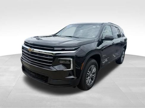 Used 2026 Chevrolet Traverse LT w/ Driver Confidence Package FWD image 3