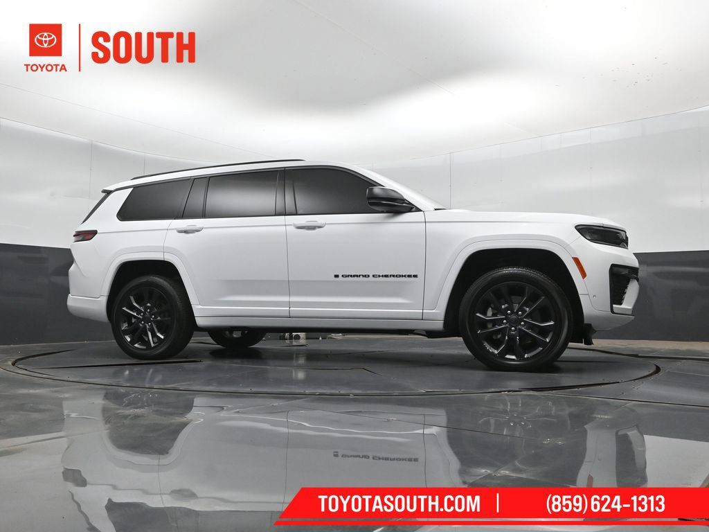 Used 2026 Jeep Grand Cherokee L Limited AWD/4WD image 44