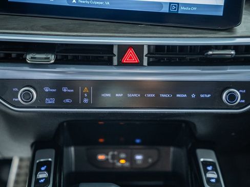 Used 2024 Kia Sorento SX Prestige image 24