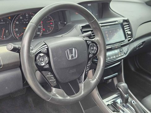 Used 2016 Honda Accord Touring image 2
