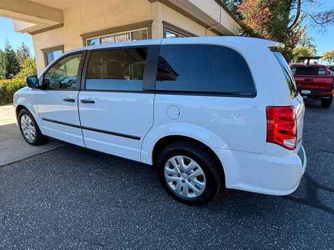 Used 2016 Dodge Grand Caravan American Value Package w/ UConnect Hands-Free Group FWD image 6