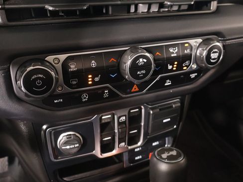 Used 2024 Jeep Wrangler Unlimited Sahara w/ Dual Top Group AWD/4WD image 8