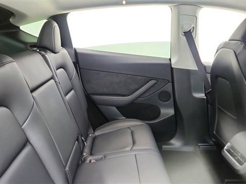 Used 2023 Tesla Model Y Performance image 24