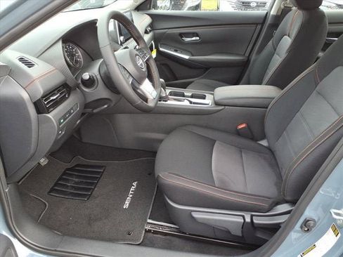 New 2025 Nissan Sentra SR image 5