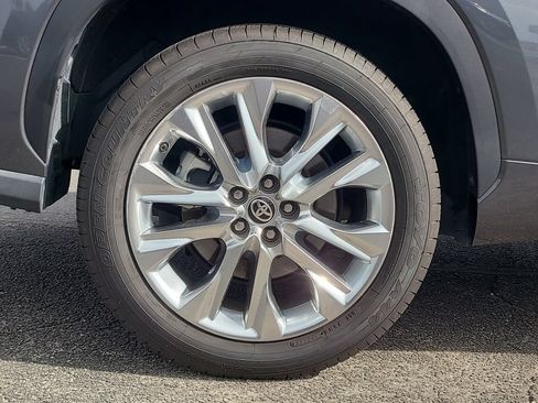 Used 2020 Toyota Highlander Limited FWD image 6