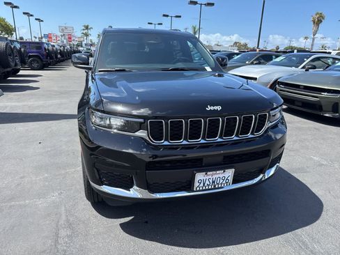 Used 2025 Jeep Grand Cherokee L Laredo RWD image 4