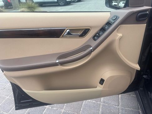 Used 2010 Mercedes-Benz R 350 4MATIC image 11