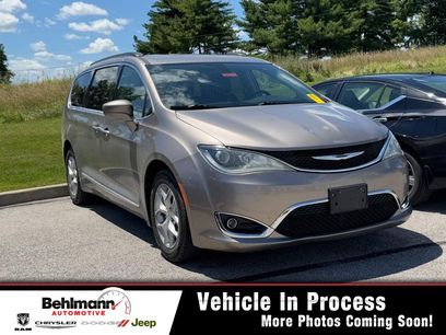 Used 2017 Chrysler Pacifica Touring-L w/ Tire & Wheel Group