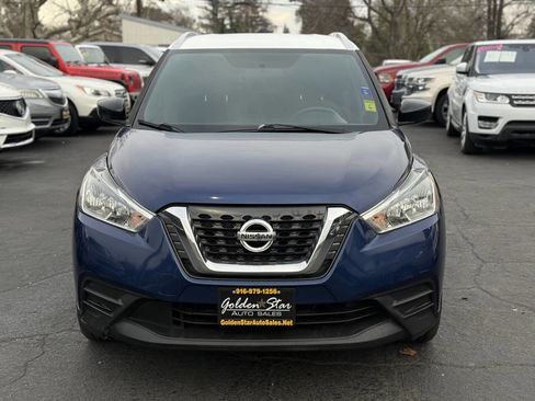 Used 2019 Nissan Kicks SV image 3