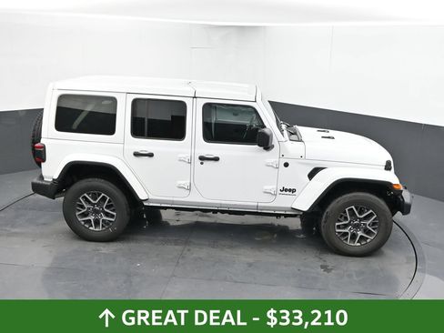 Used 2025 Jeep Wrangler Unlimited Sahara AWD/4WD image 30