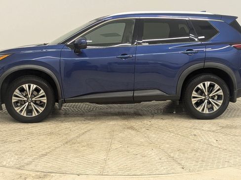 Used 2021 Nissan Rogue SV w/ Premium Package image 2