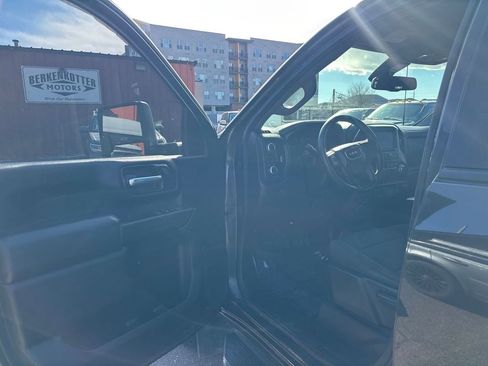 Used 2021 GMC Sierra 3500 4x4 Crew Cab w/ Gooseneck/5TH Wheel Package image 7