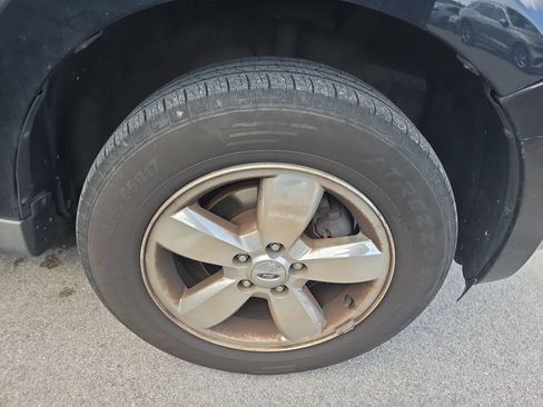 Used 2011 Ford Escape Limited w/ 302A Rapid Spec Order Code FWD image 2