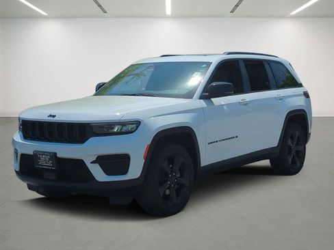 Used 2023 Jeep Grand Cherokee Altitude AWD/4WD image 1