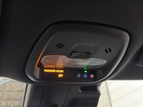 Used 2024 Chevrolet Trax RS image 32