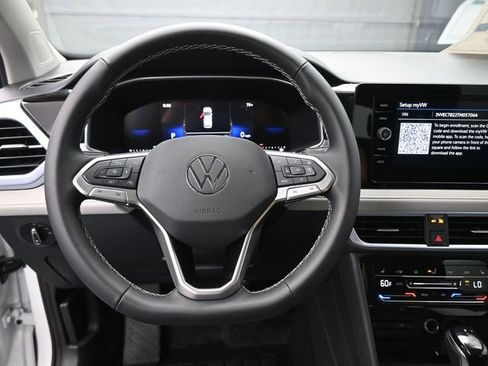 New 2026 Volkswagen Taos SE image 7