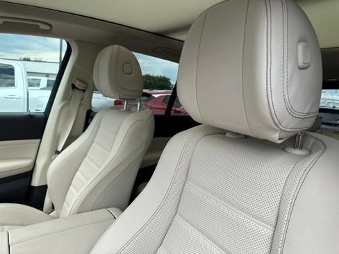 Used 2024 Mercedes-Benz GLE 450 4MATIC image 11
