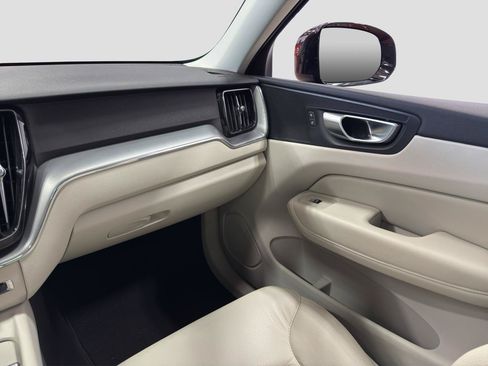 Used 2024 Volvo XC60 B5 Core AWD/4WD image 24