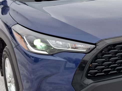 Used 2023 Toyota Corolla Cross LE image 9