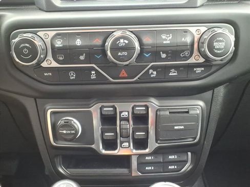 Used 2021 Jeep Gladiator Overland image 20