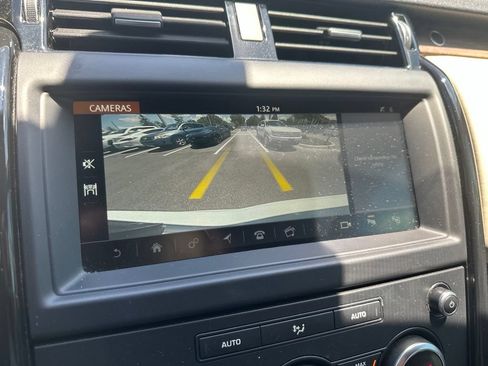 Used 2019 Land Rover Discovery SE AWD/4WD image 10