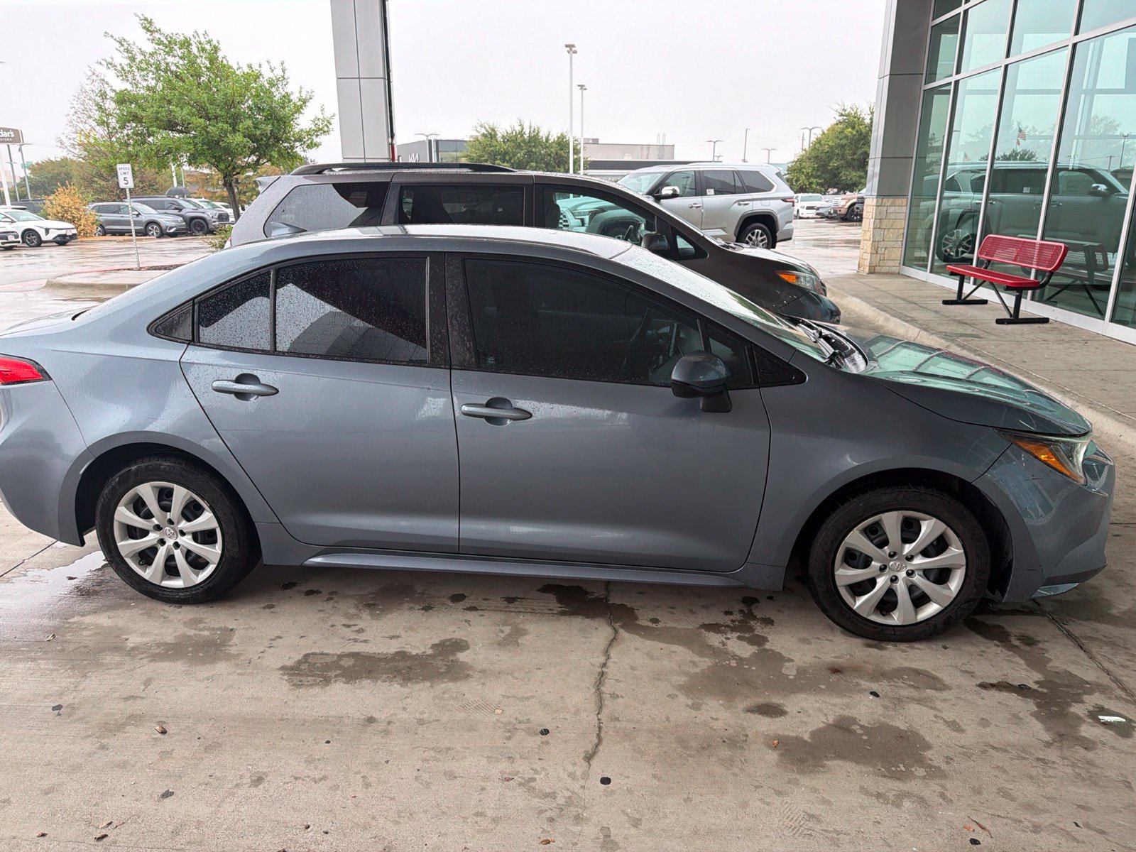 Used 2021 Toyota Corolla LE FWD image 25