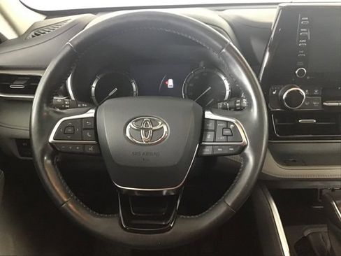 Certified 2021 Toyota Highlander XLE image 11