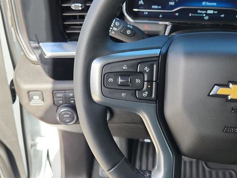 Used 2025 Chevrolet Silverado 2500 LTZ w/ LTZ Convenience Package image 16
