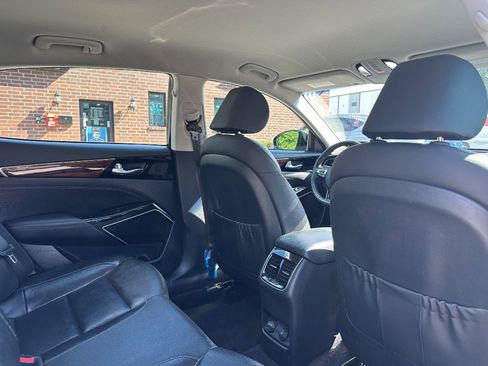 Used 2019 Kia Cadenza Premium FWD image 20