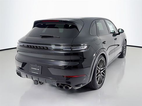 New 2026 Porsche Cayenne GTS AWD/4WD image 22