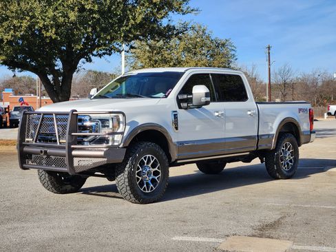 Used 2020 Ford F250 Lariat w/ Lariat Ultimate Package image 3