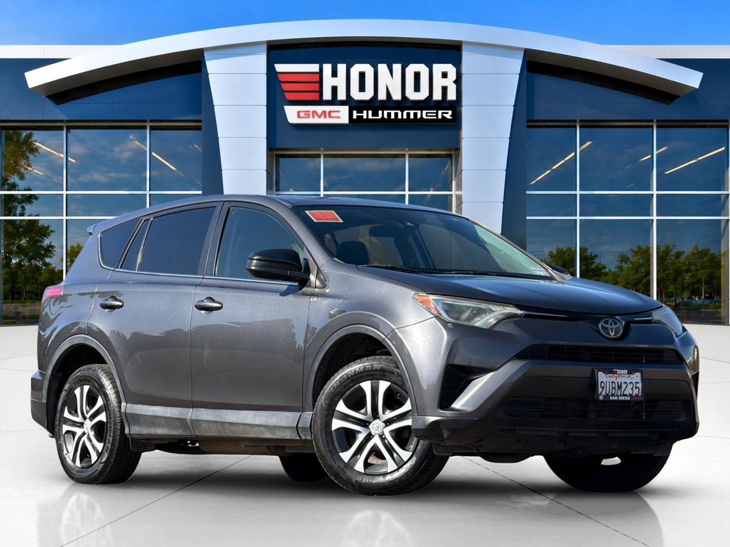 Used 2018 Toyota RAV4 LE w/ All Weather Liner Package FWD image 2