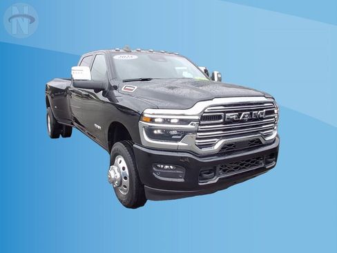 Used 2025 RAM 3500 Limited w/ Towing Technology Group AWD/4WD image 3
