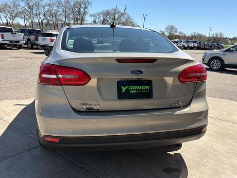Used 2016 Ford Focus SE FWD image 4