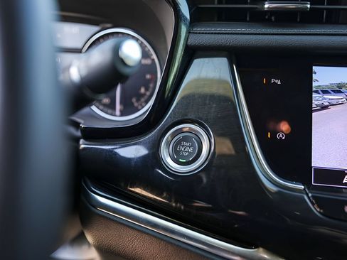 Used 2022 Cadillac XT6 Premium Luxury FWD image 18