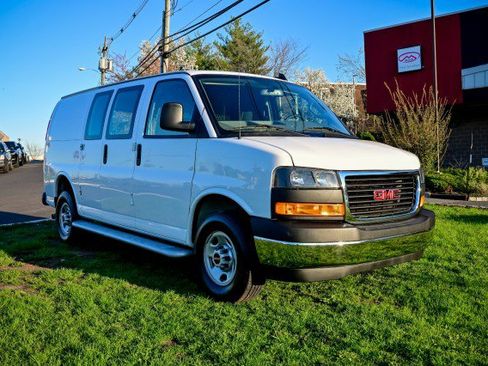 Used 2024 GMC Savana 2500 w/ Driver Convenience Package image 3