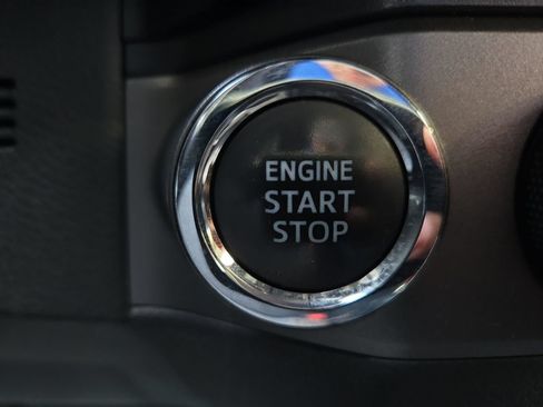 Used 2019 Toyota Tacoma TRD Off-Road w/ Technology Package AWD/4WD image 21